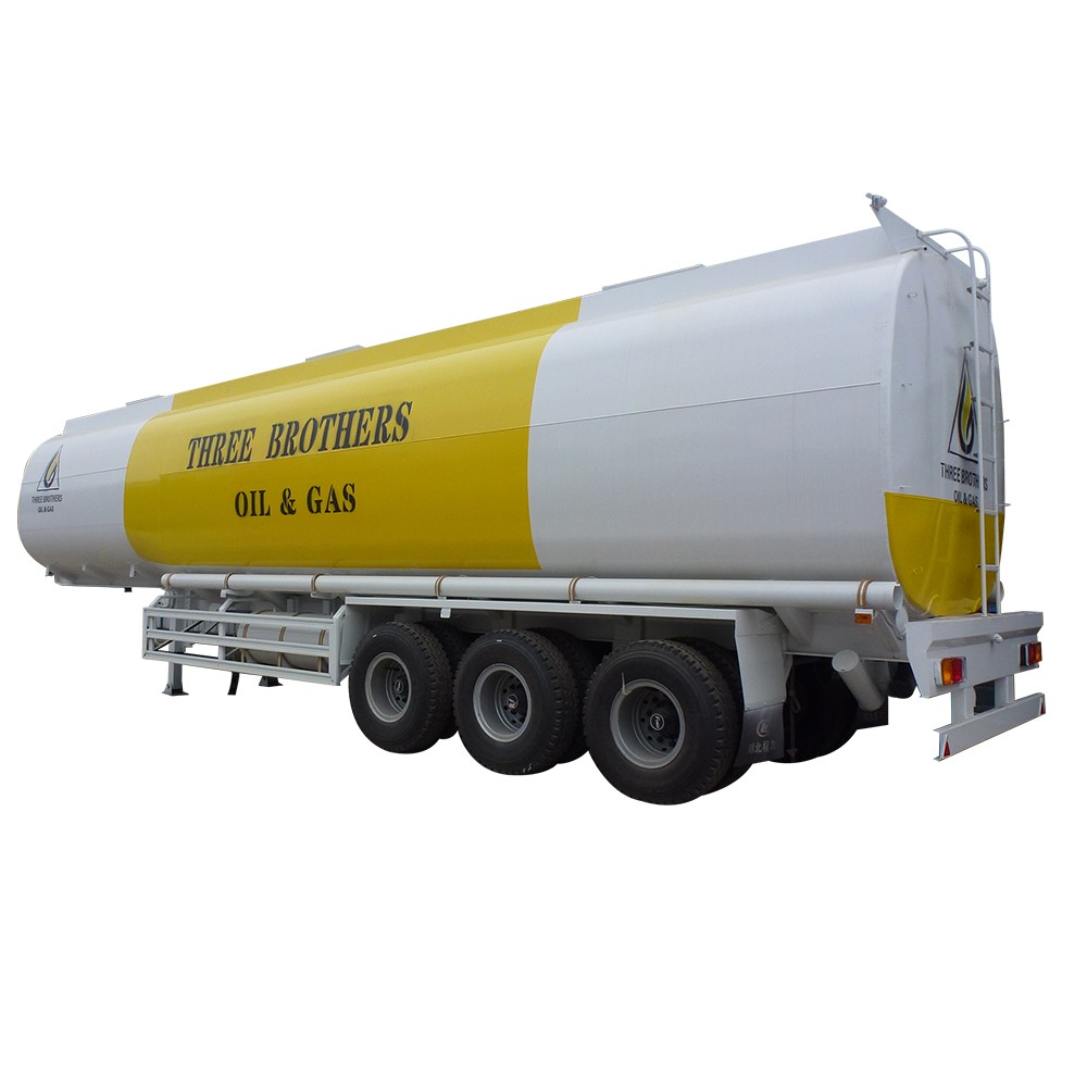 Oplegger met brandstoftank van 50000 liter